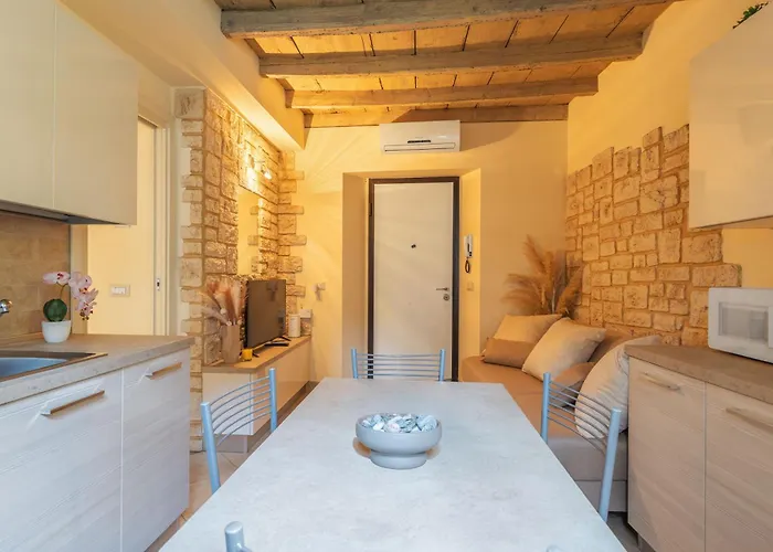Cozy Near - Ac - For 2 아파트